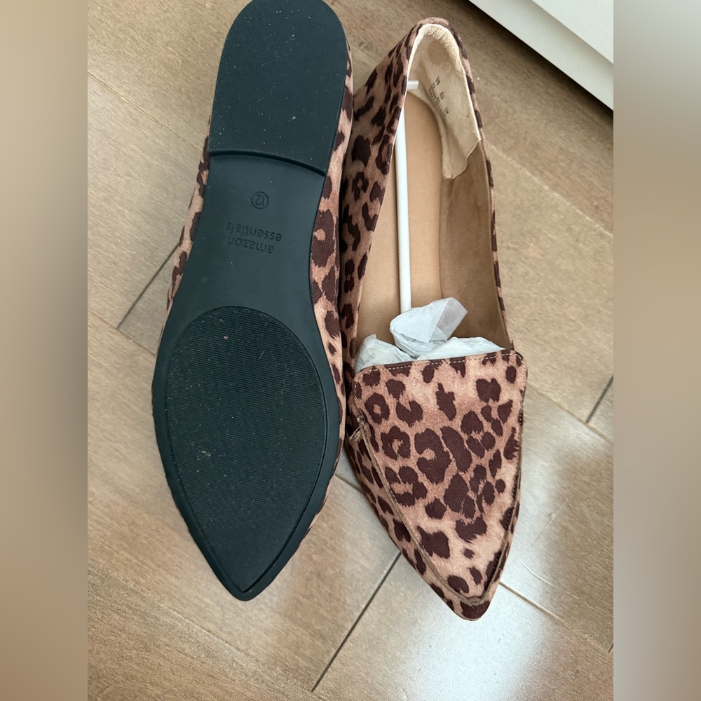 Amazon Essentials NWT Women's Leopard Print pointed toe Loafers- size 12 - Picture 5 of 6
